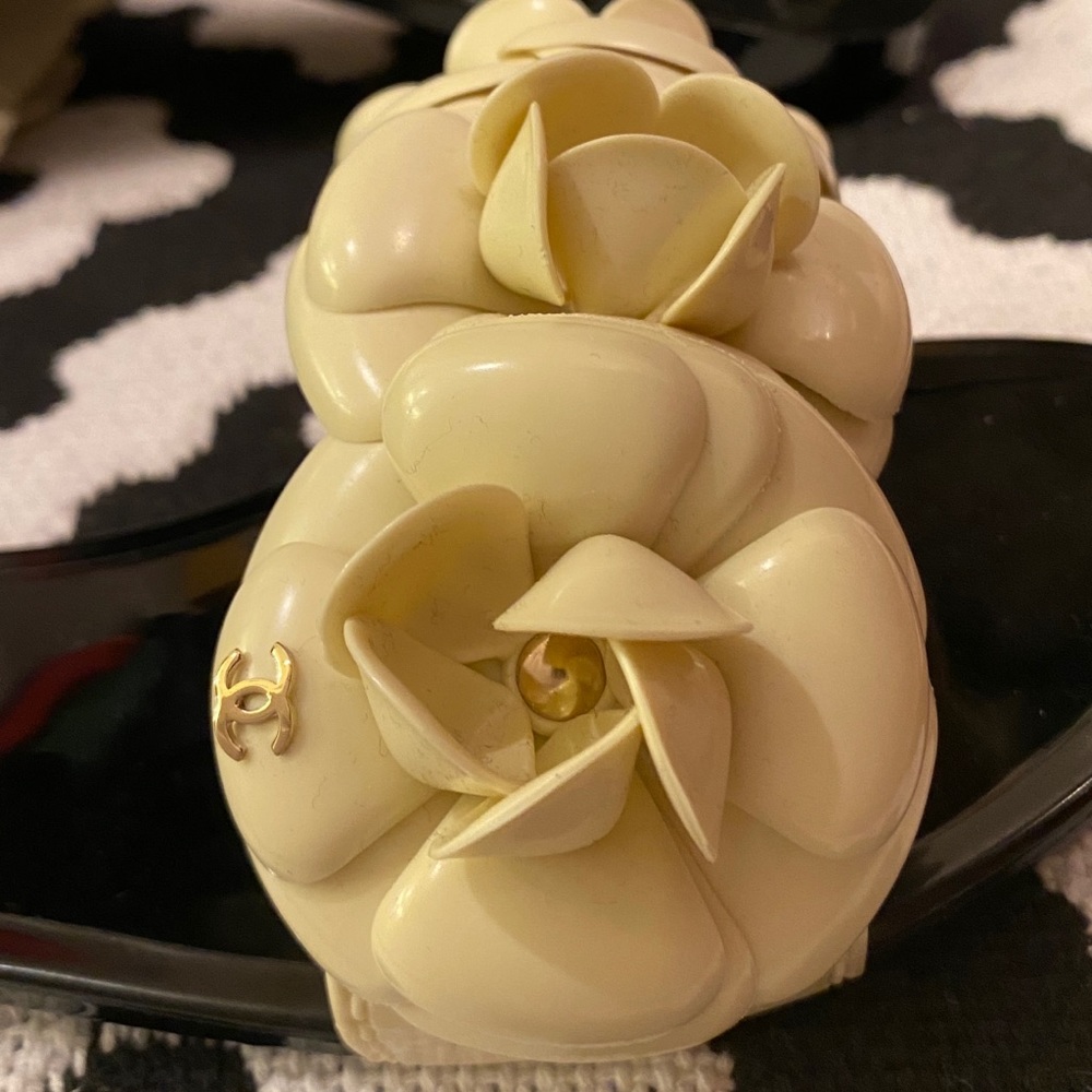 Chanel jelly shoes sandals Camilla flowers beige - Picture 9 of 14